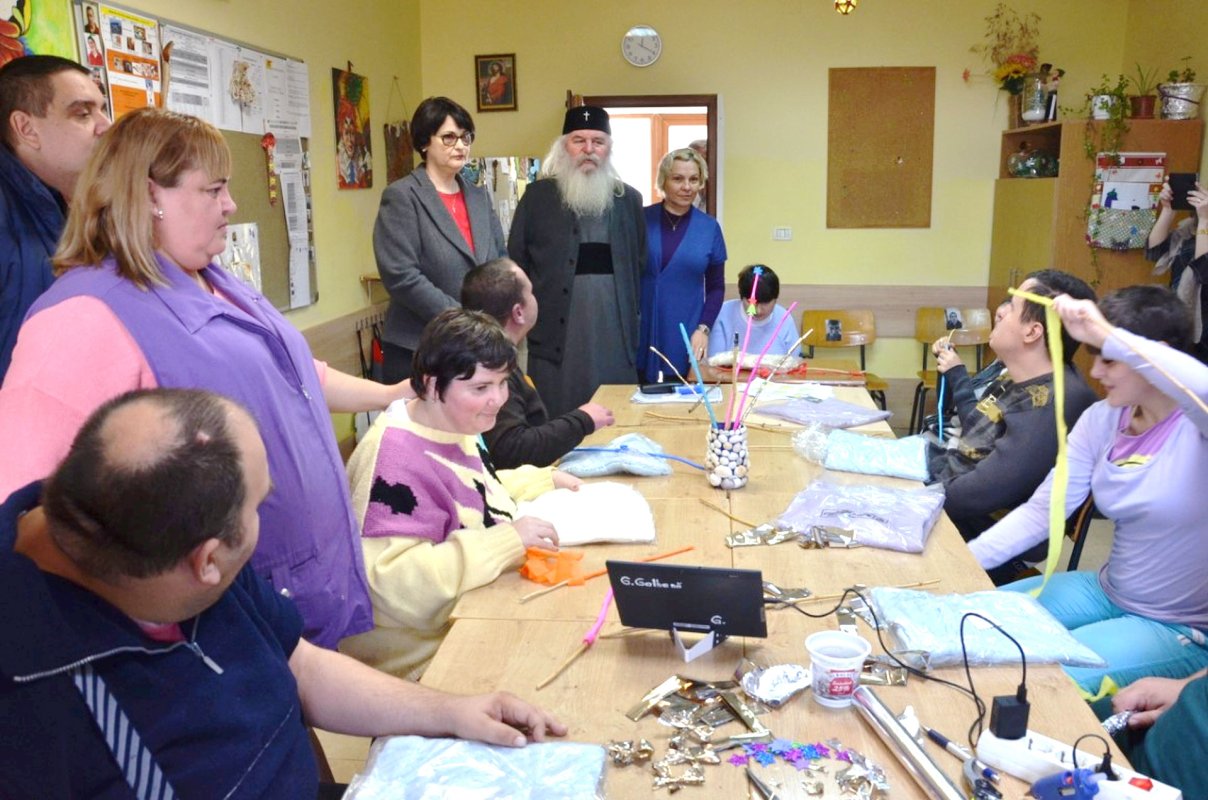 Alături de persoanele cu nevoi speciale 4838