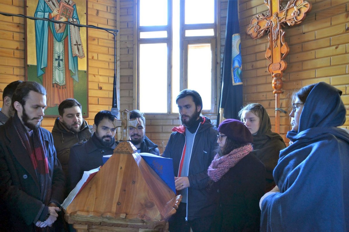 La Sfânta Liturghie, alături de copiii din Şendreni 4795