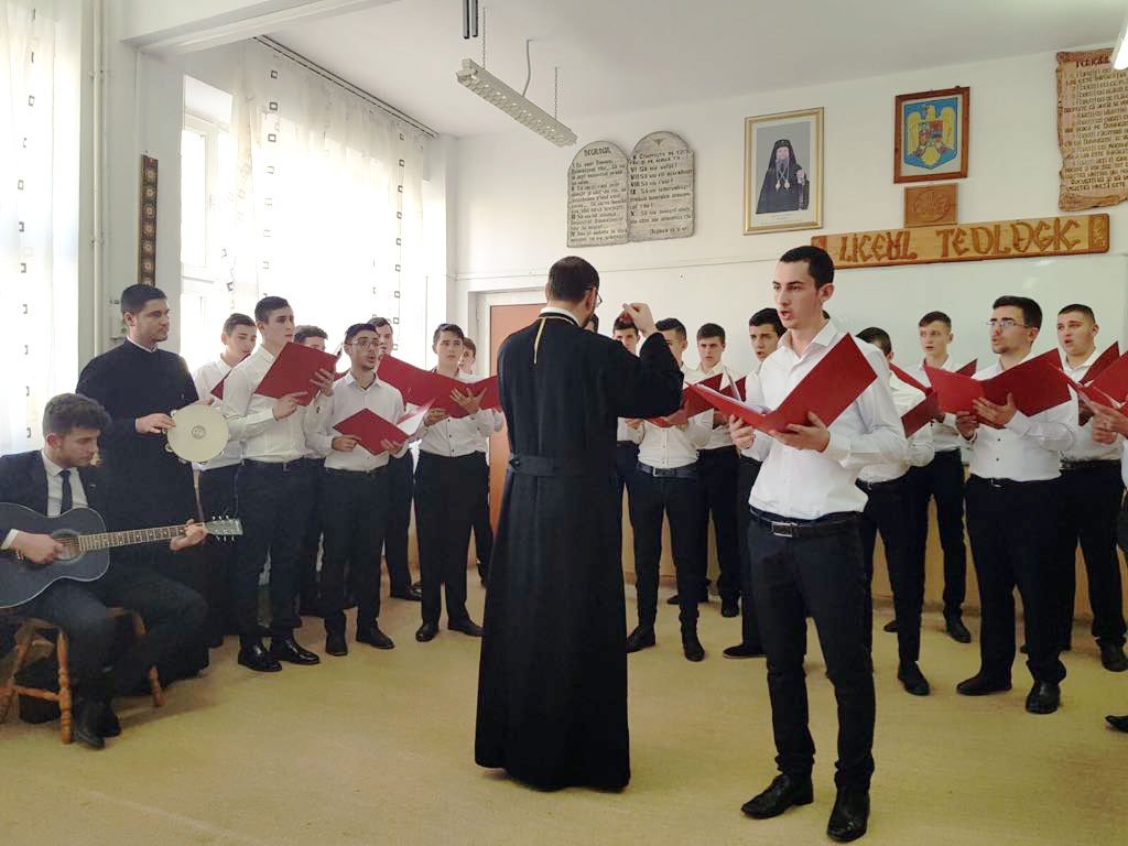 Daruri de Crăciun şi Centenar în Mitropolia Olteniei 4693