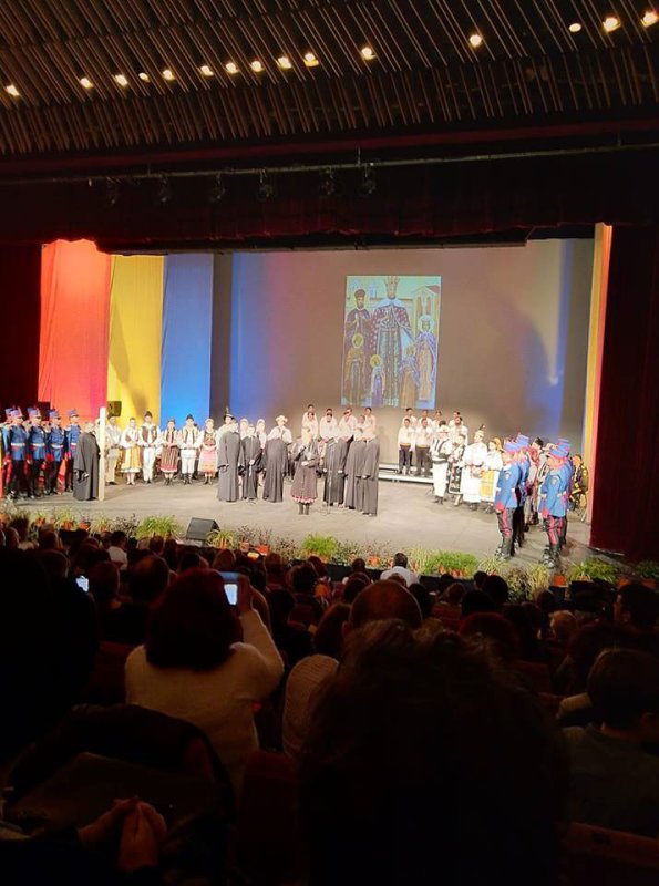 Daruri de Crăciun şi Centenar în Mitropolia Olteniei 4698