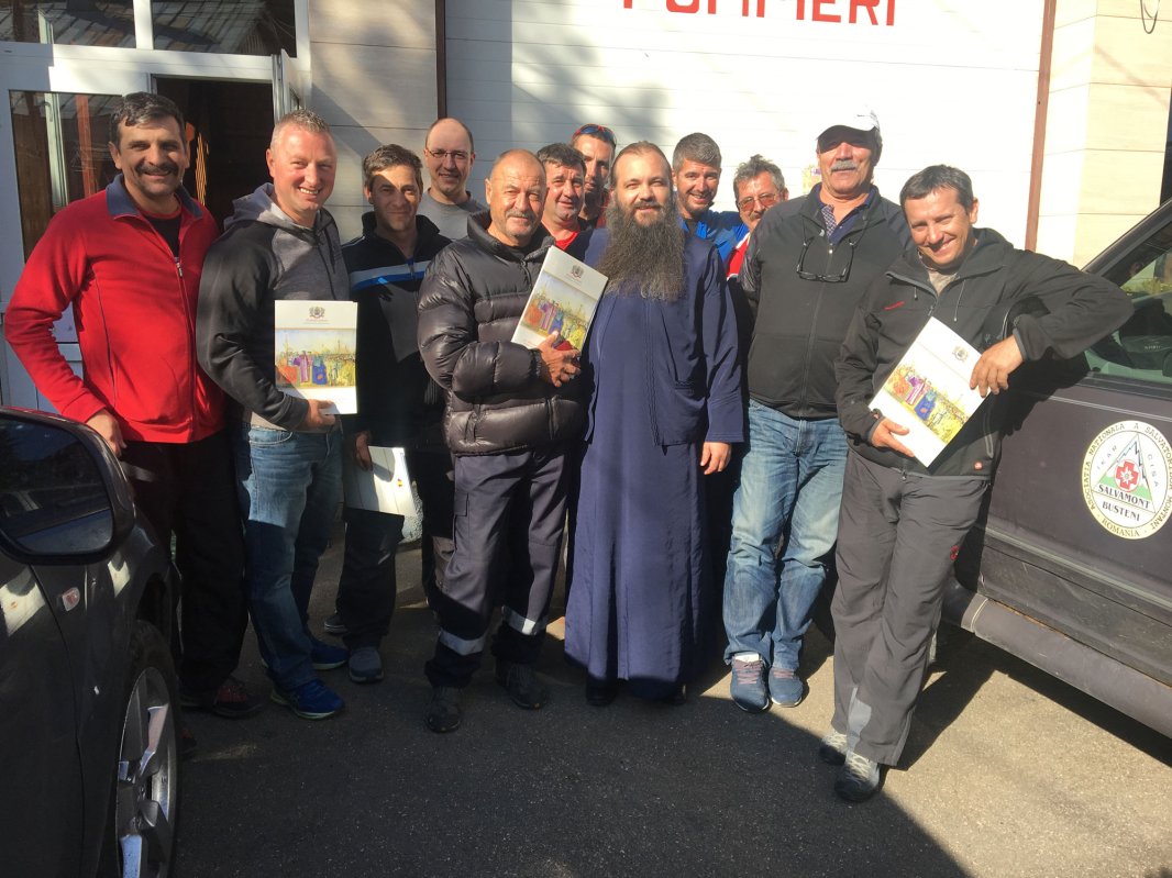 Daruri pentru Salvamont Buşteni din partea Patriarhului României 4672