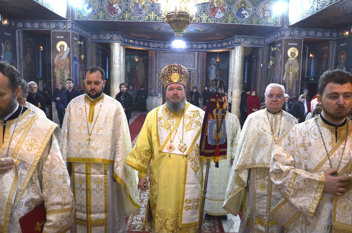 Slujiri arhiereşti şi hramuri, de Sfântul Ierarh Nicolae 4602