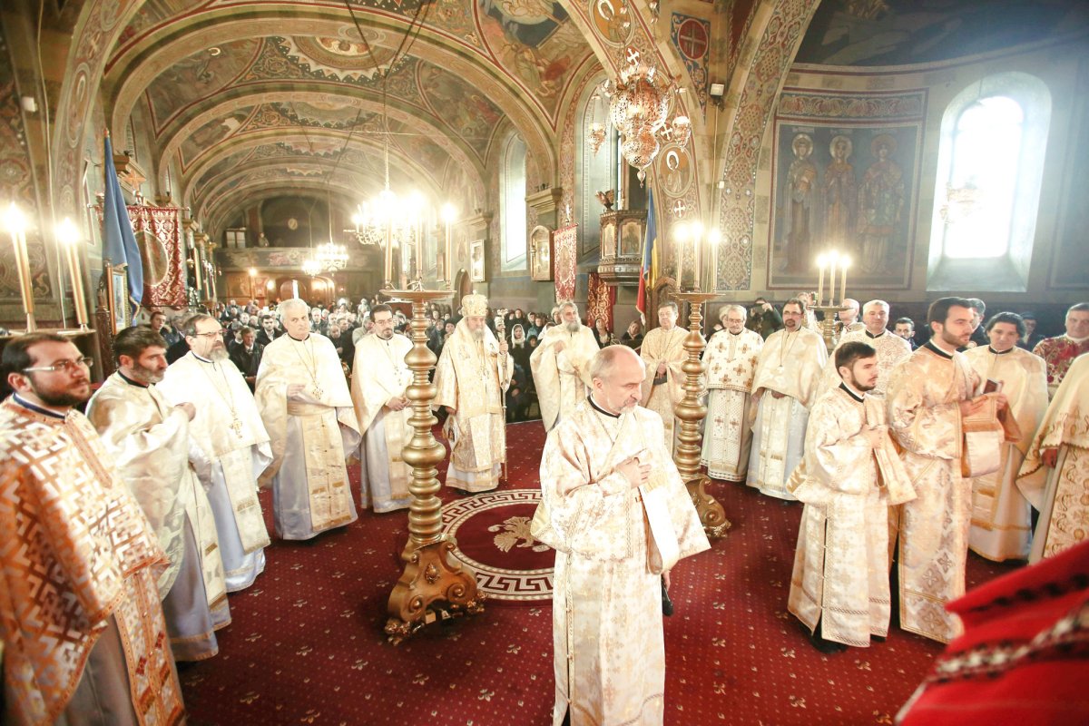 Slujiri arhiereşti şi hramuri, de Sfântul Ierarh Nicolae 4606