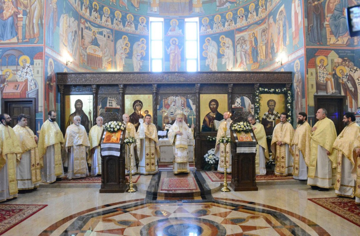 Slujiri arhiereşti şi hramuri, de Sfântul Ierarh Nicolae 4607