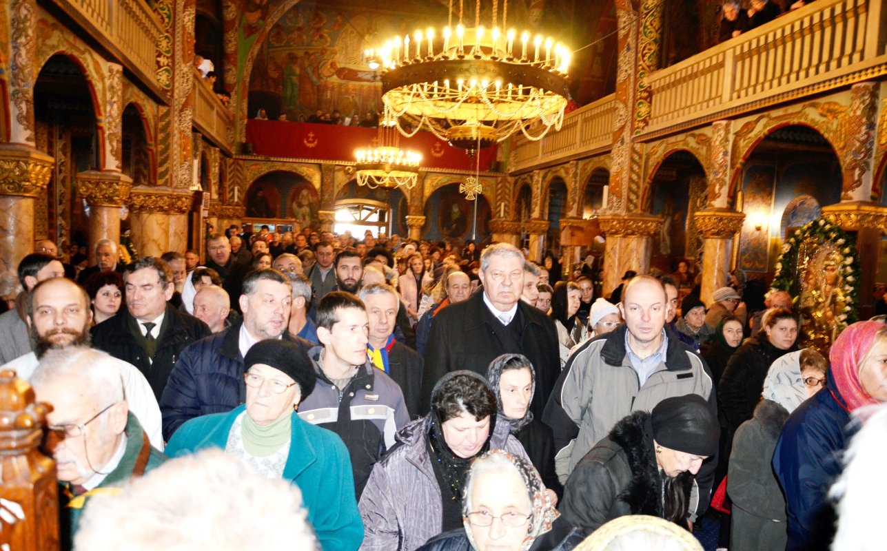 Slujiri arhiereşti şi hramuri, de Sfântul Ierarh Nicolae 4612