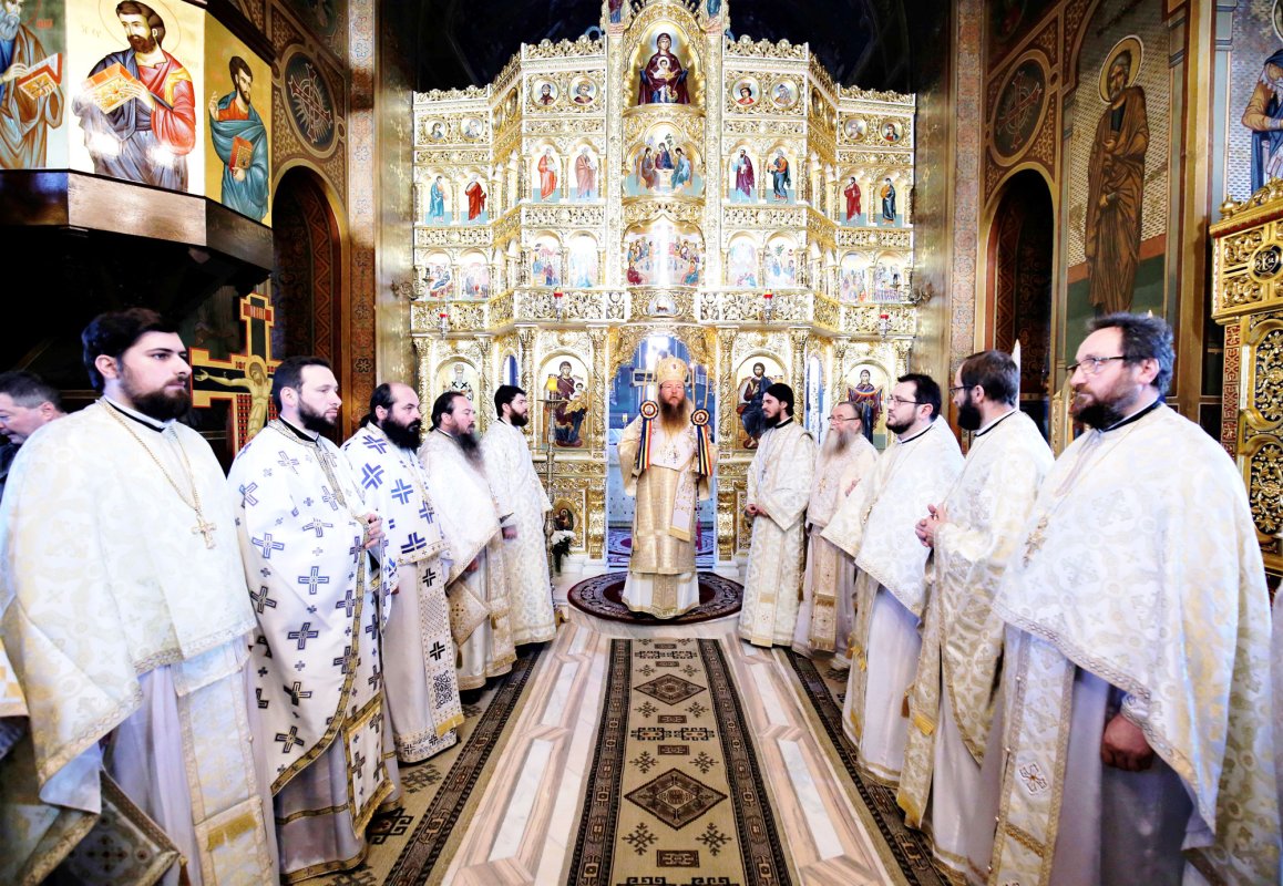 Slujiri arhiereşti şi hramuri, de Sfântul Ierarh Nicolae 4613