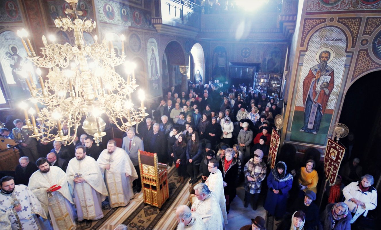 Slujiri arhiereşti şi hramuri, de Sfântul Ierarh Nicolae 4614