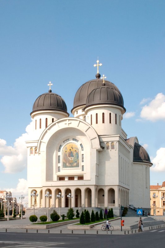 Catedrala „Sfânta Treime” din Arad - o bucurie pentru Centenarul Marii Uniri din 1918 4529