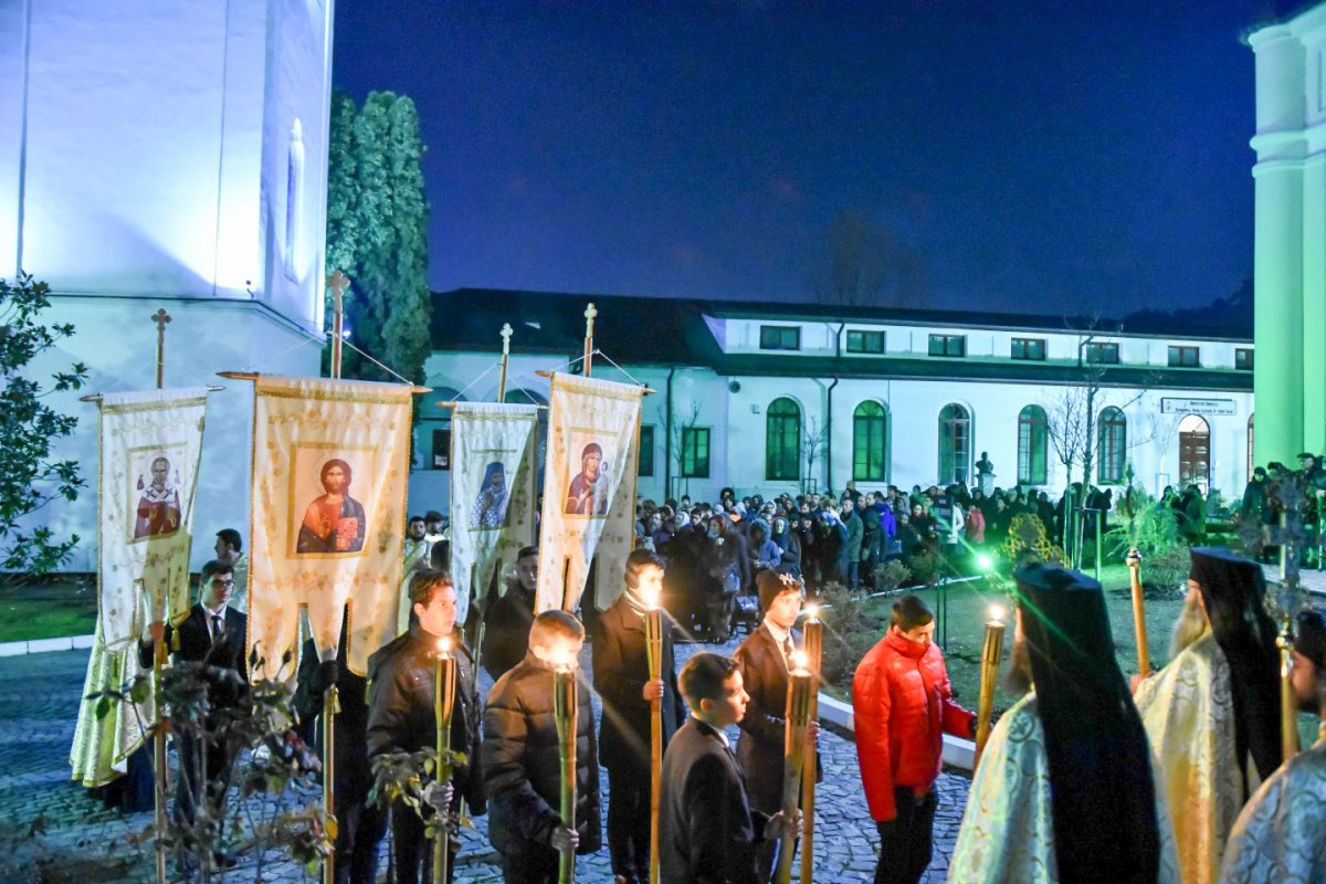 Praznicul Sfântului Nicolae în Mitropolia Olteniei 4494
