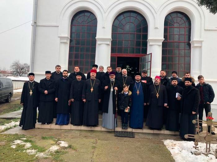 Comuniune liturgică în eparhii din Muntenia 4435