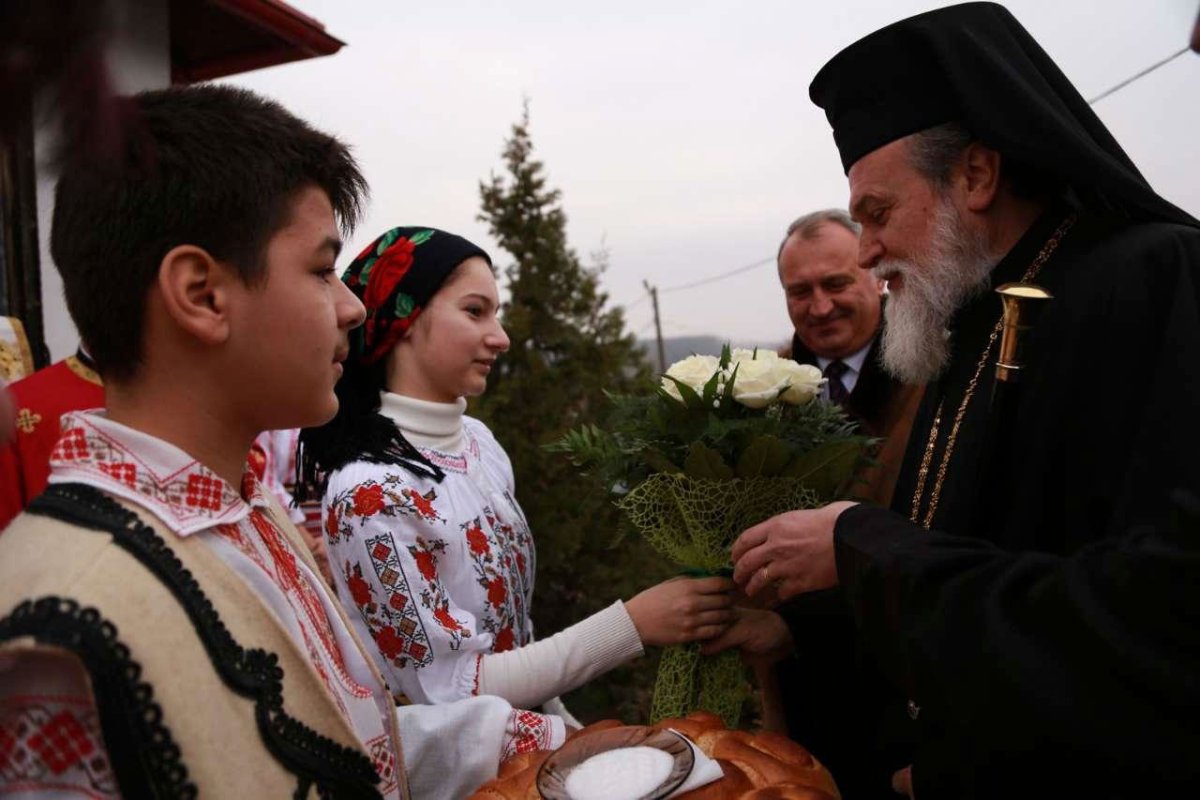 Comuniune liturgică în eparhii din Muntenia 4436