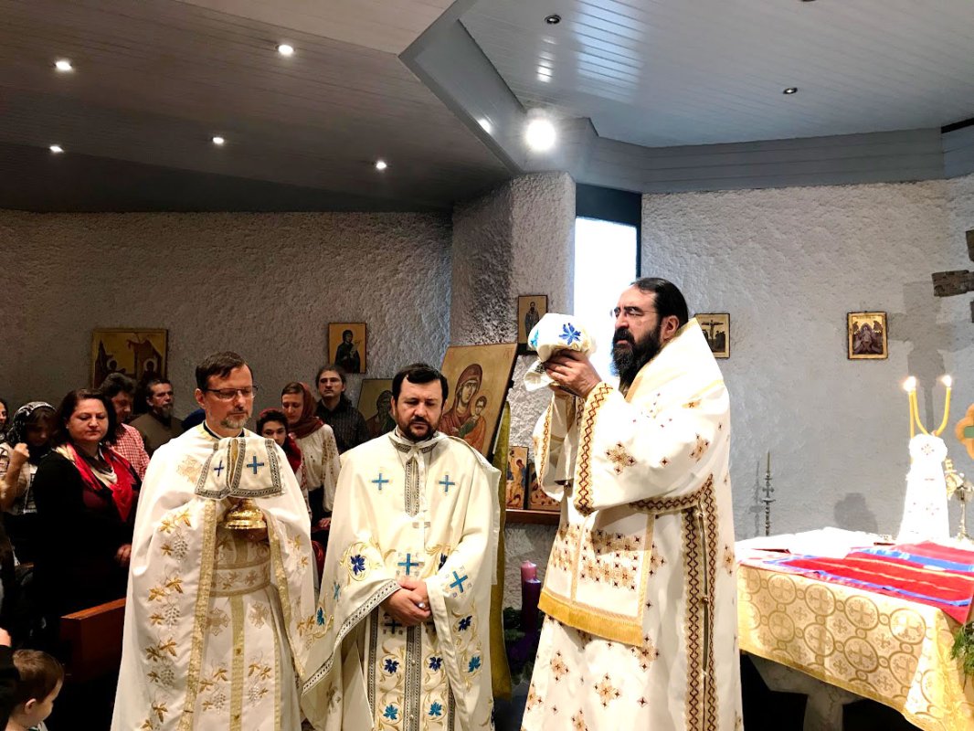 Hramul parohiei ortodoxe românești din Zürich, Elveția 4423