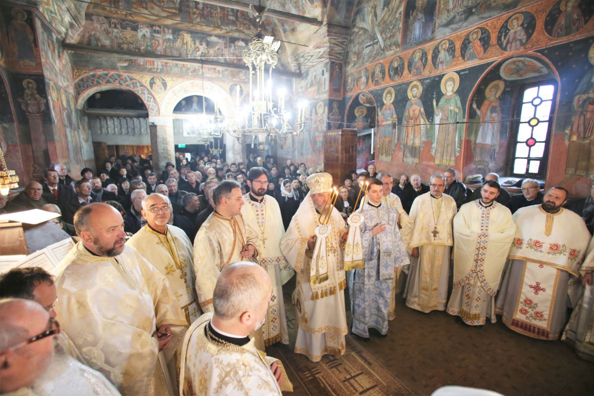 Slujiri arhierești în Duminica a 27-a după Rusalii 4386