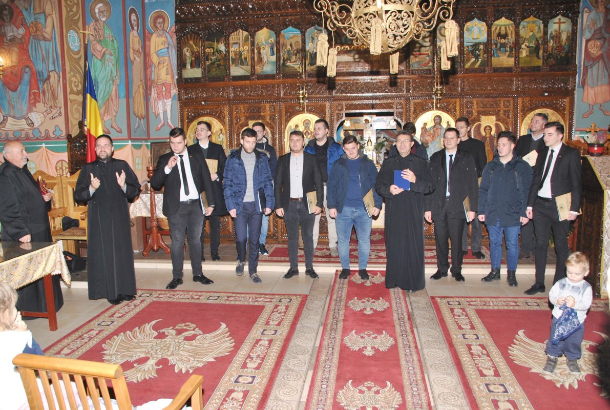 Colindătorii vestesc Naşterea Domnului 4298