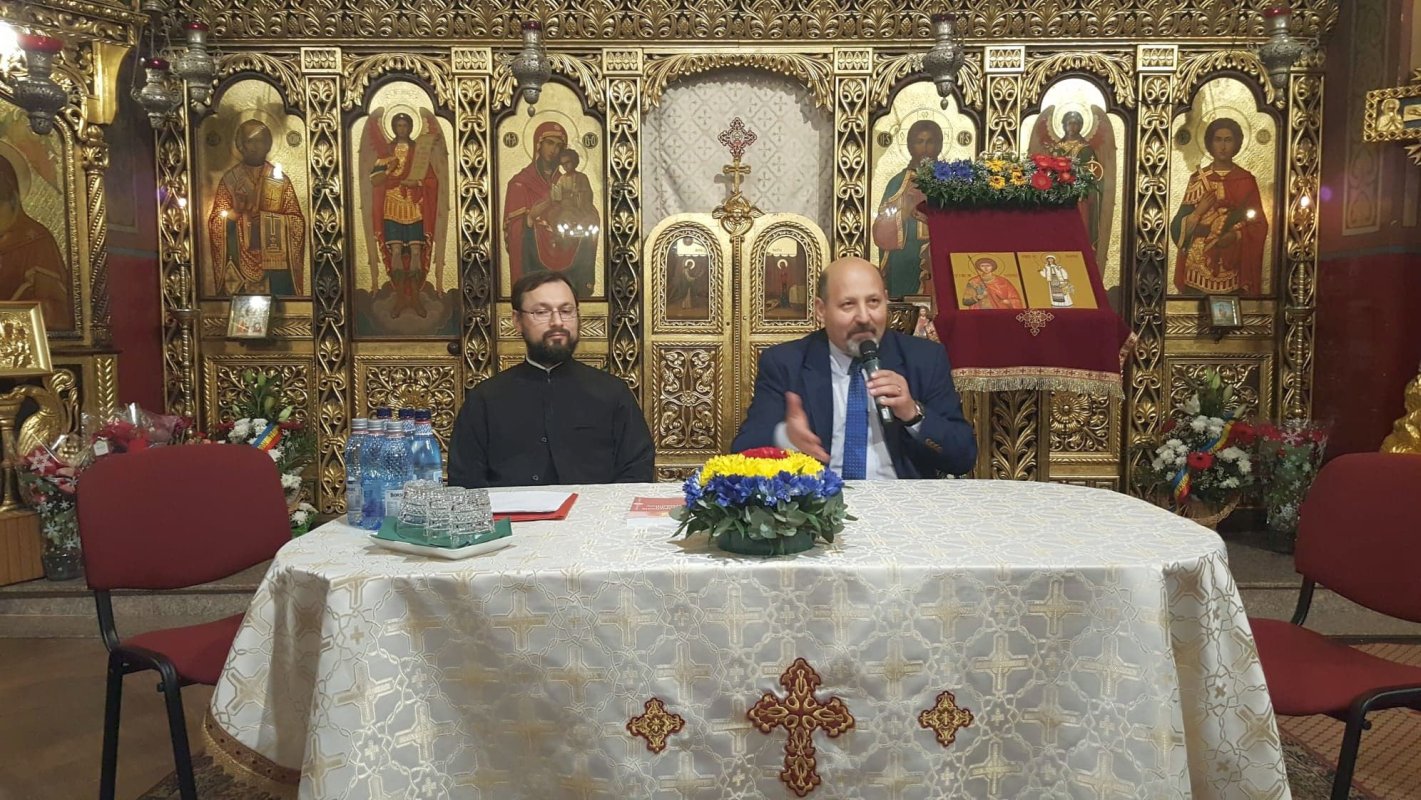 Profesorul Nicu Gavriluţă a conferenţiat la Bacău 4285