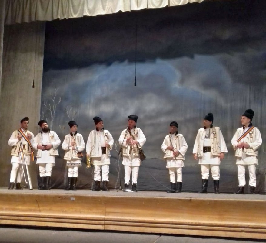 Vestea Naşterii Domnului, adusă de colindători 4218