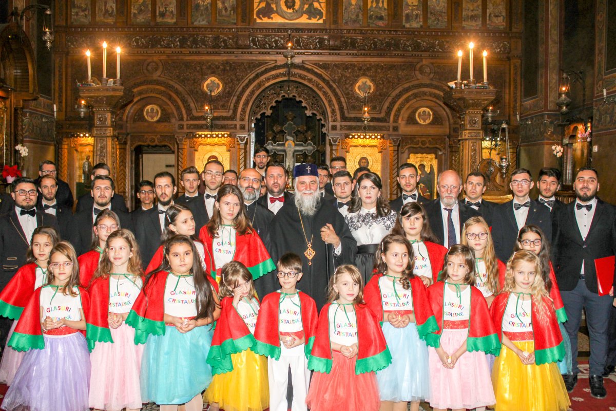Slujbă arhierească şi concert de colinde la Craiova 4169
