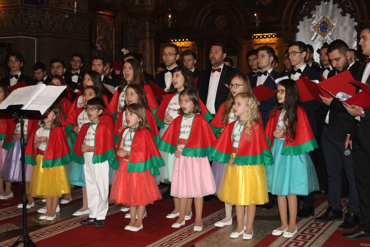 Slujbă arhierească şi concert de colinde la Craiova 4171