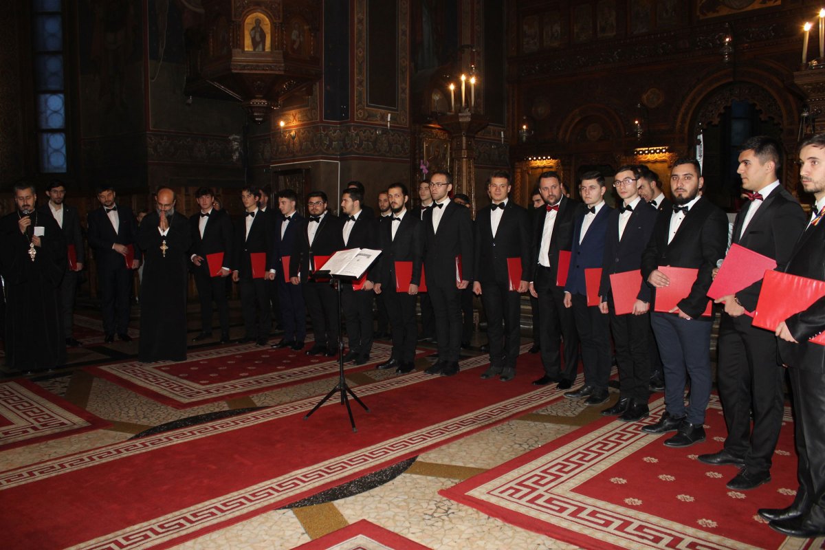 Slujbă arhierească şi concert de colinde la Craiova 4172