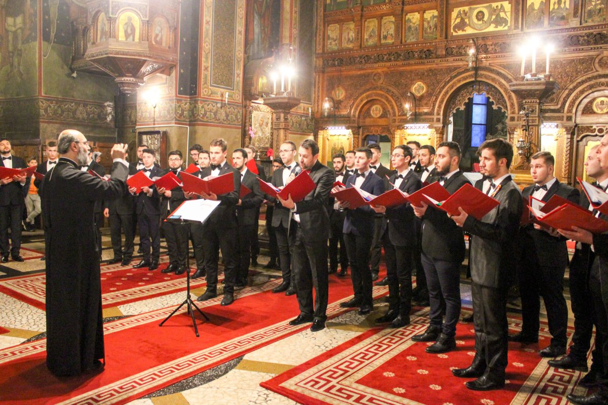 Slujbă arhierească şi concert de colinde la Craiova 4173