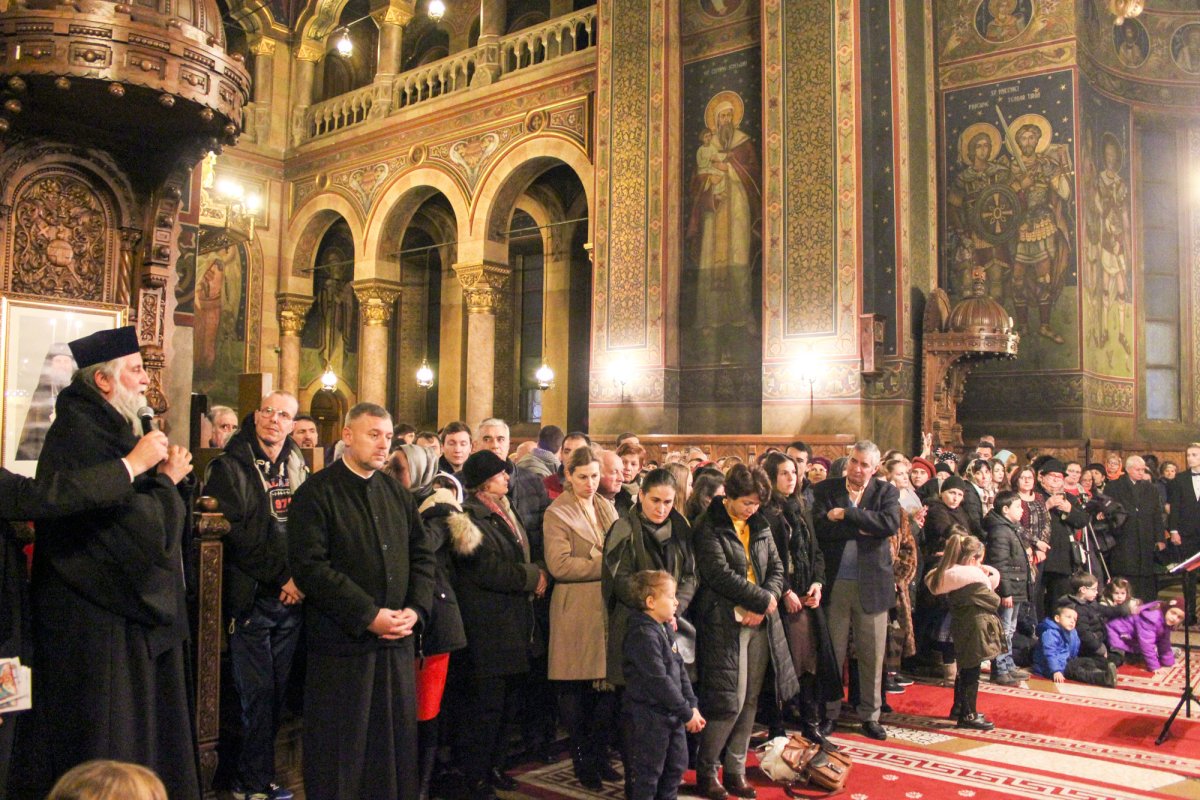 Slujbă arhierească şi concert de colinde la Craiova 4174