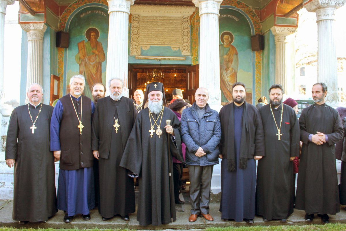 Slujbă arhierească şi concert de colinde la Craiova 4175