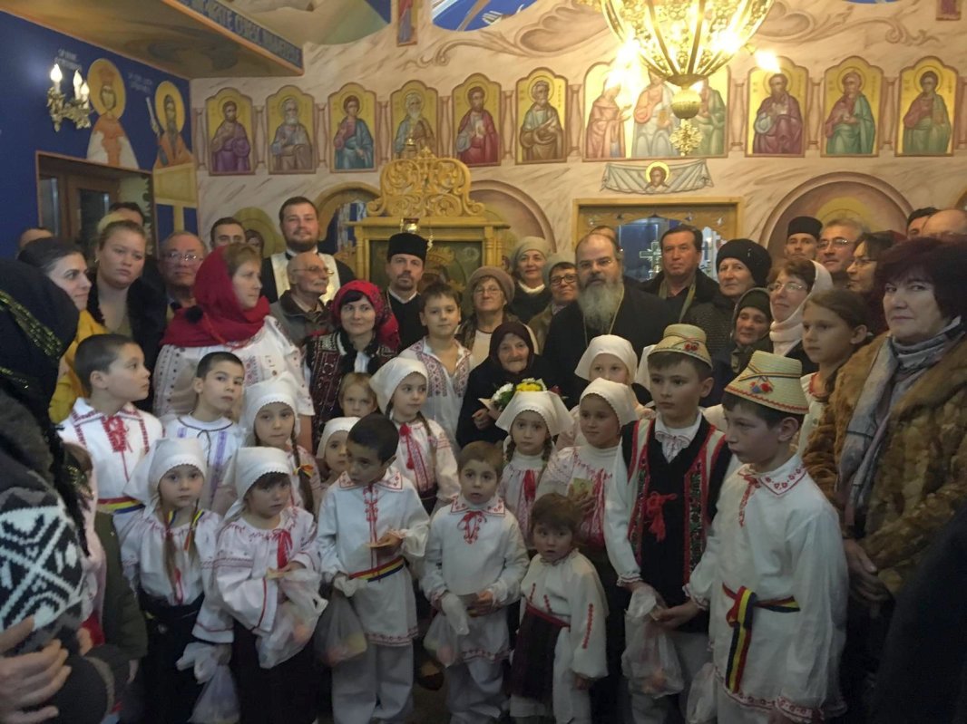 O enoriaşă din Bereasa, judeţul Vaslui, aniversată la împlinirea a 100 de ani 4058