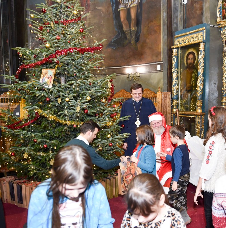 Concert de colinde și daruri pentru copii la Biserica Domnească din Capitală 4001