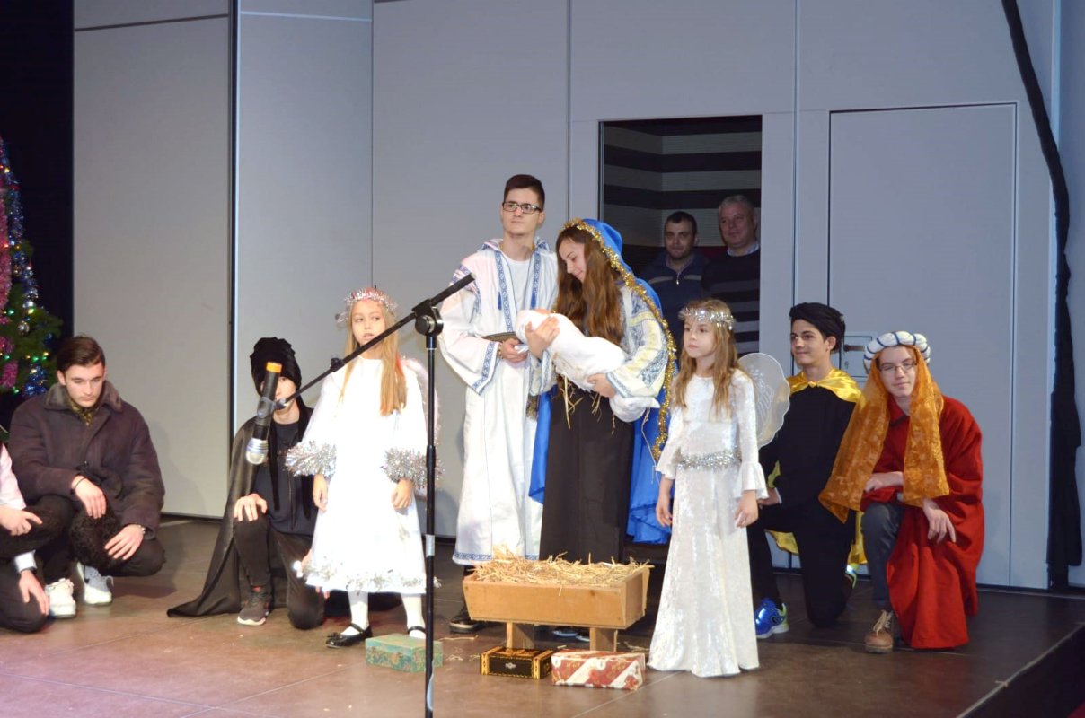 Eveniment festiv în Episcopia Slatinei şi Romanaţilor 4034