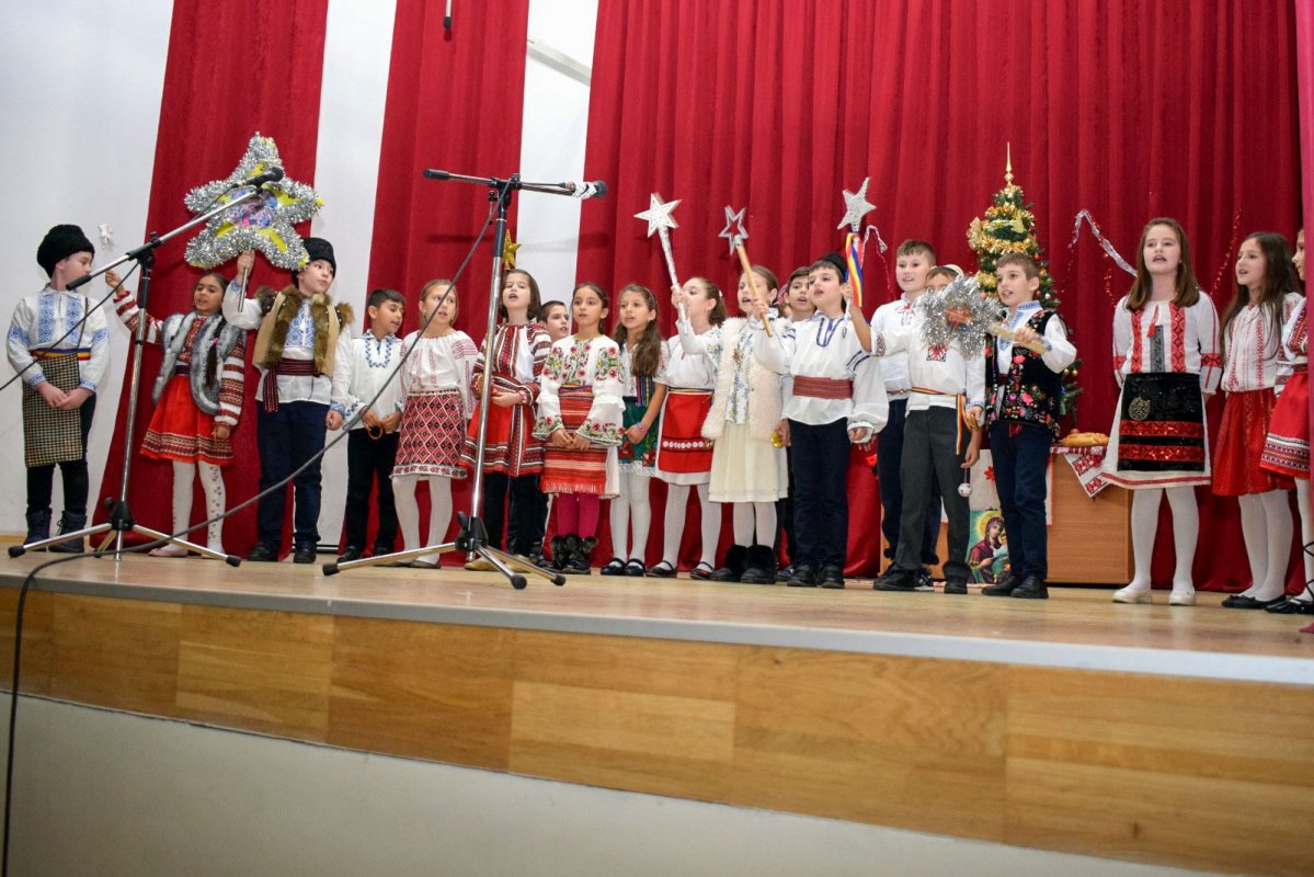 Eveniment festiv în Episcopia Slatinei şi Romanaţilor 4035