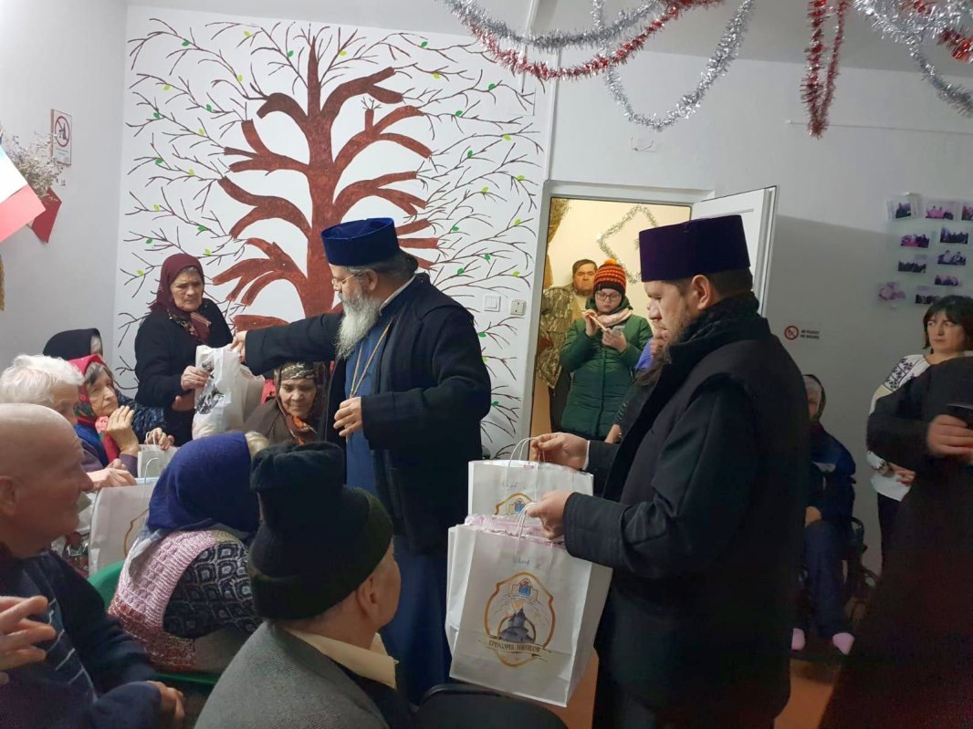 Filantropie pentru nevoiaşi în Episcopia Huşilor 3978