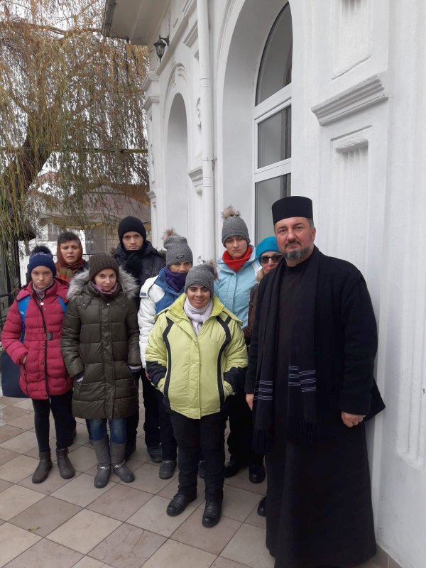 Bucurie pentru 100 de copii în luna cadourilor 3899