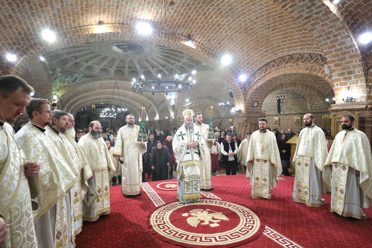 Slujiri arhierești în Duminica a 28-a după Rusalii 3937