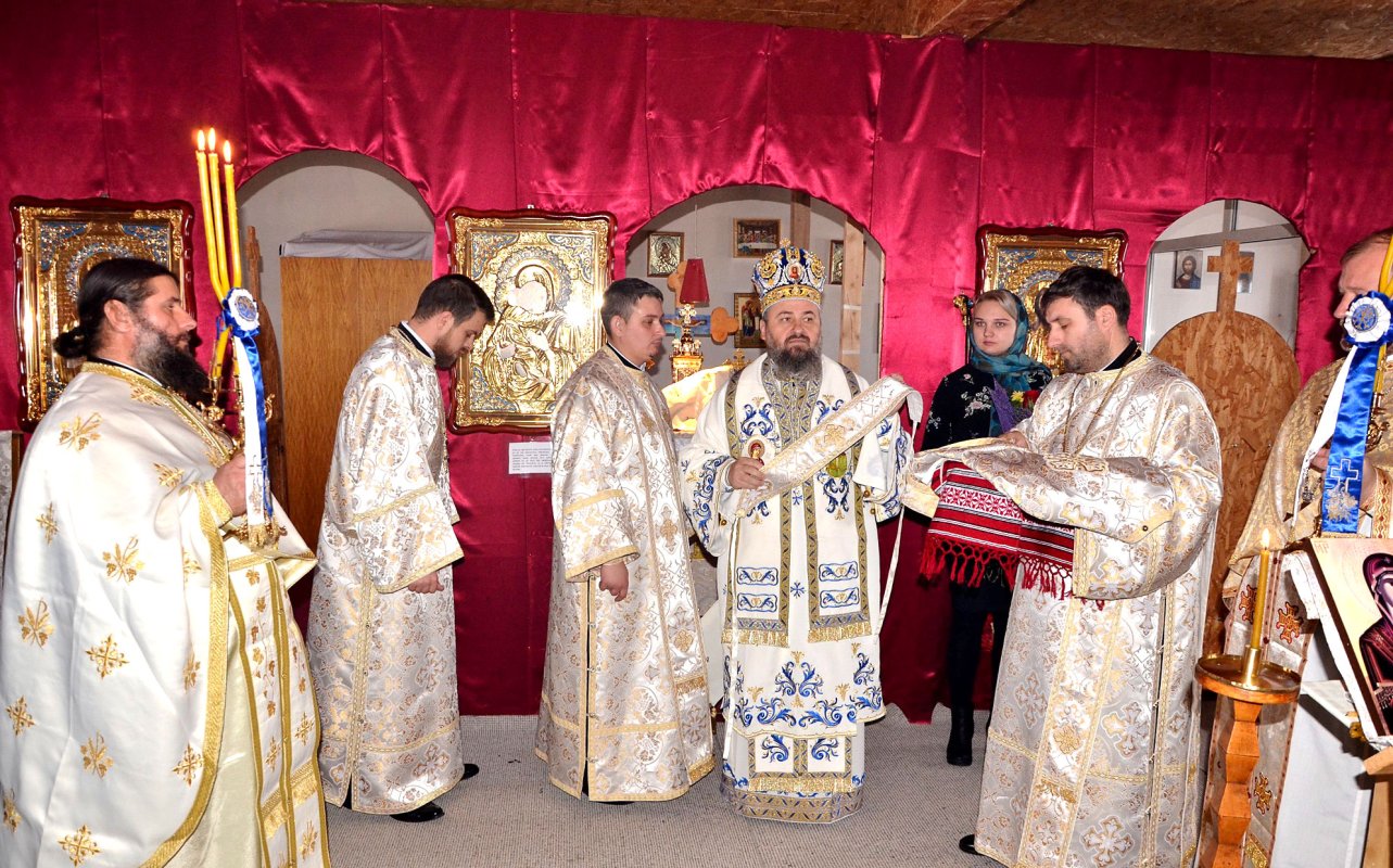 Slujiri arhierești în Duminica a 28-a după Rusalii 3938