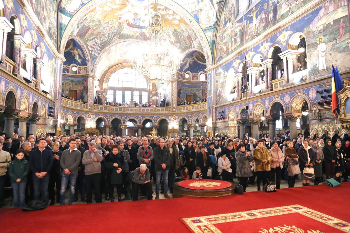 Slujiri arhierești în Duminica a 28-a după Rusalii 3940