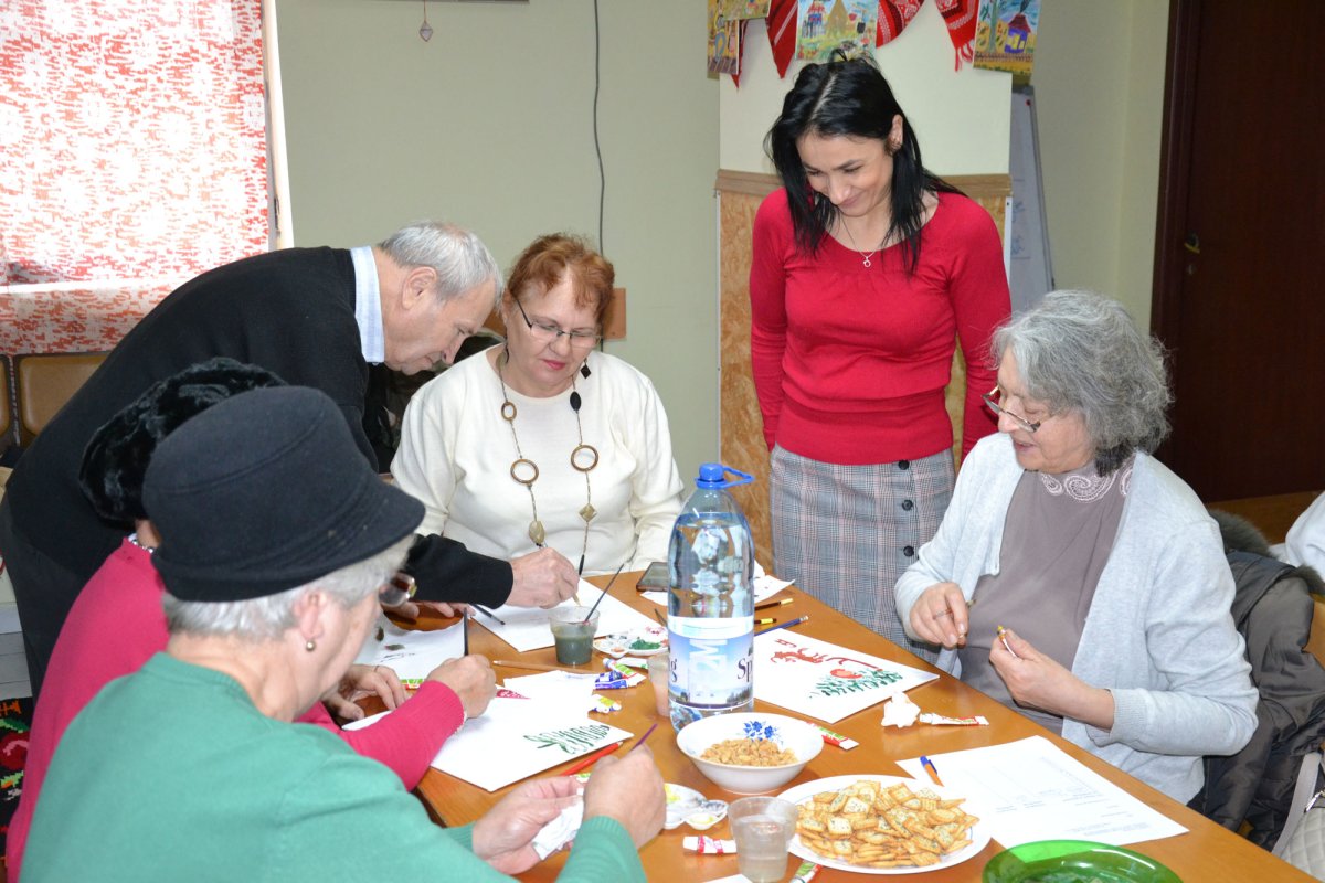 Bunicile pictorițe de la Club 60+ Bacău 3884