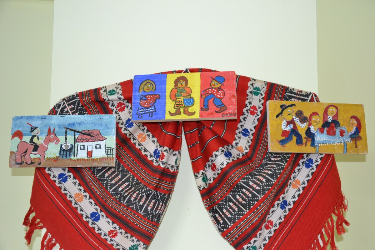 Bunicile pictorițe de la Club 60+ Bacău 3888