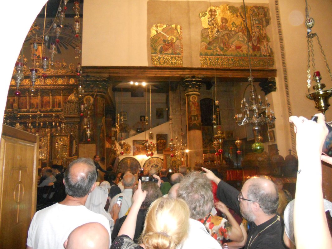 Mărturisire de credinţă în peștera din Betleem 3665