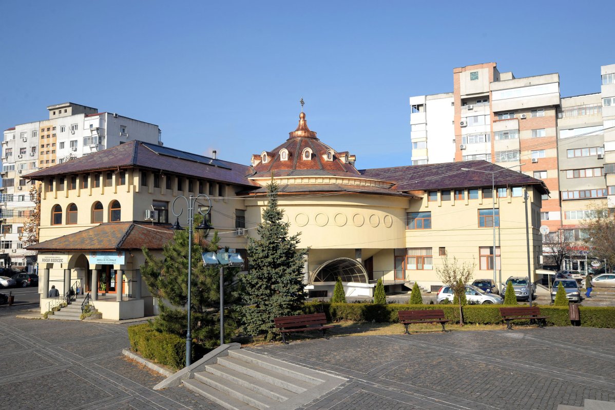 Rădăcinile milei țin Catedrala din Brăila 3680