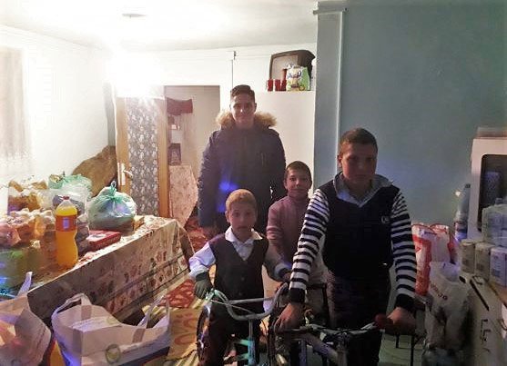 Daruri și colinde pentru bolnavi și familii nevoiașe, la Brașov 3582