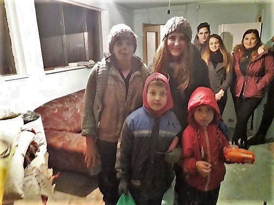 Daruri și colinde pentru bolnavi și familii nevoiașe, la Brașov 3583