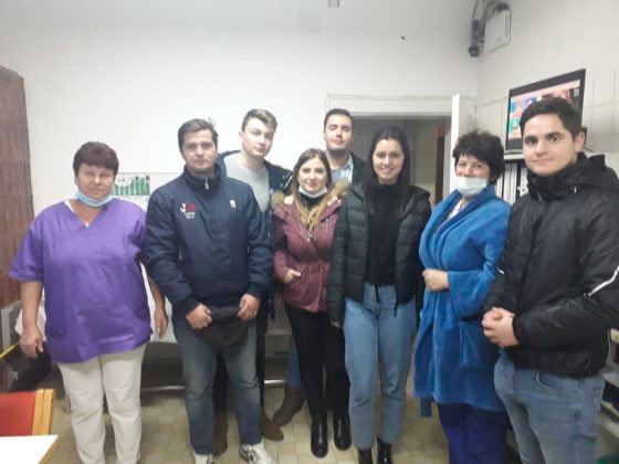 Daruri și colinde pentru bolnavi și familii nevoiașe, la Brașov 3584