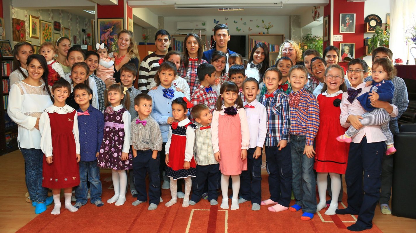 Permanentul Crăciun al copiilor „mamei Mia” 3750