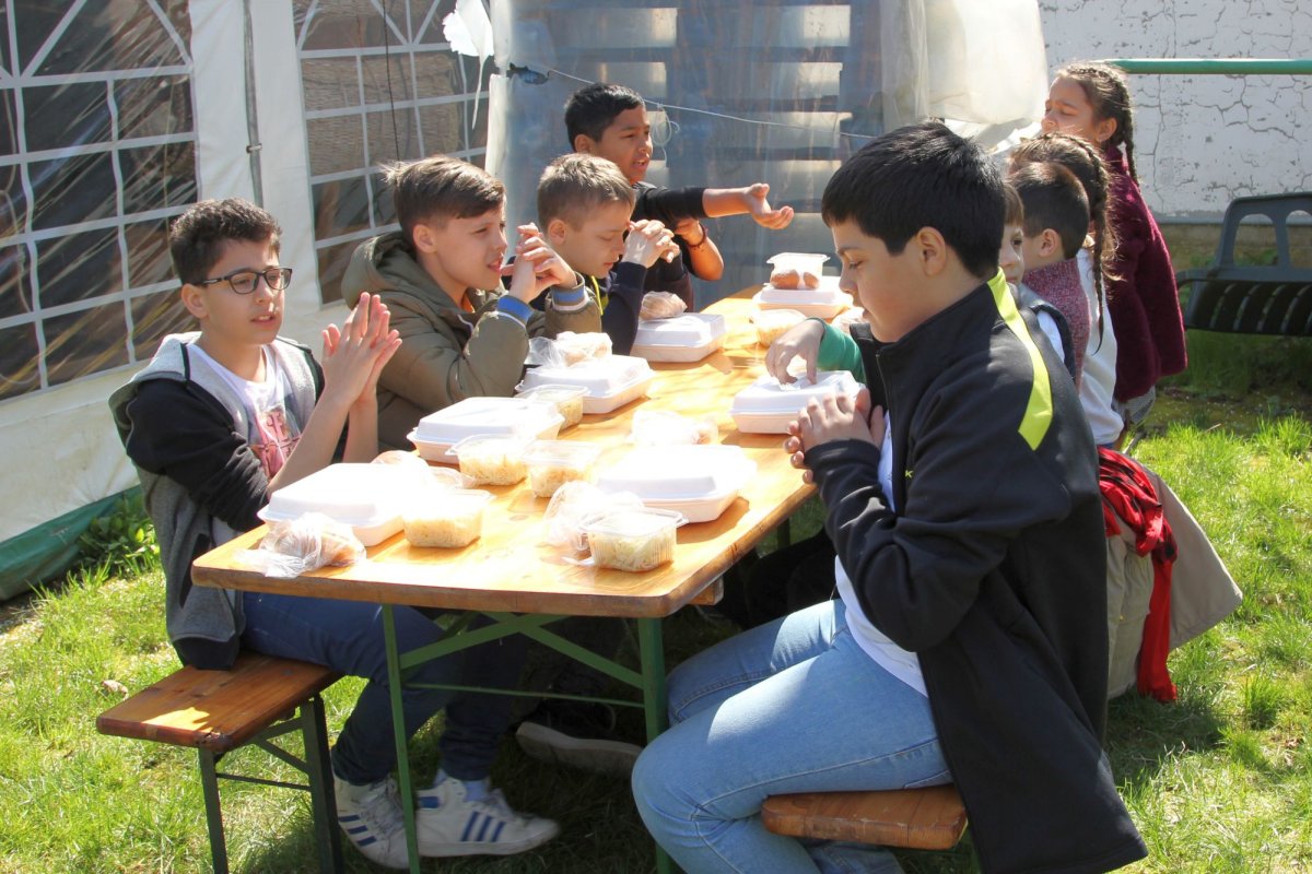 Permanentul Crăciun al copiilor „mamei Mia” 3757