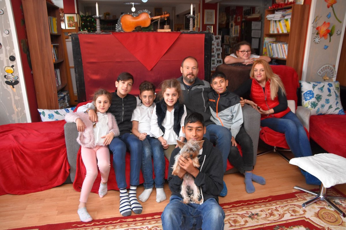 Permanentul Crăciun al copiilor „mamei Mia” 3760