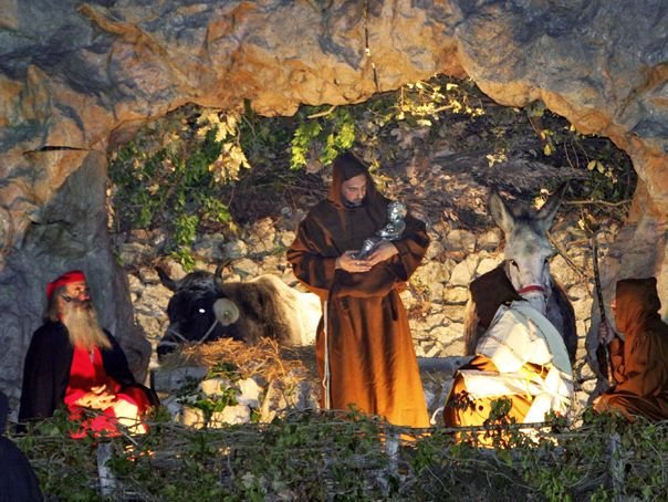 Naşterea Domnului şi bătrânul Moş Crăciun 3510