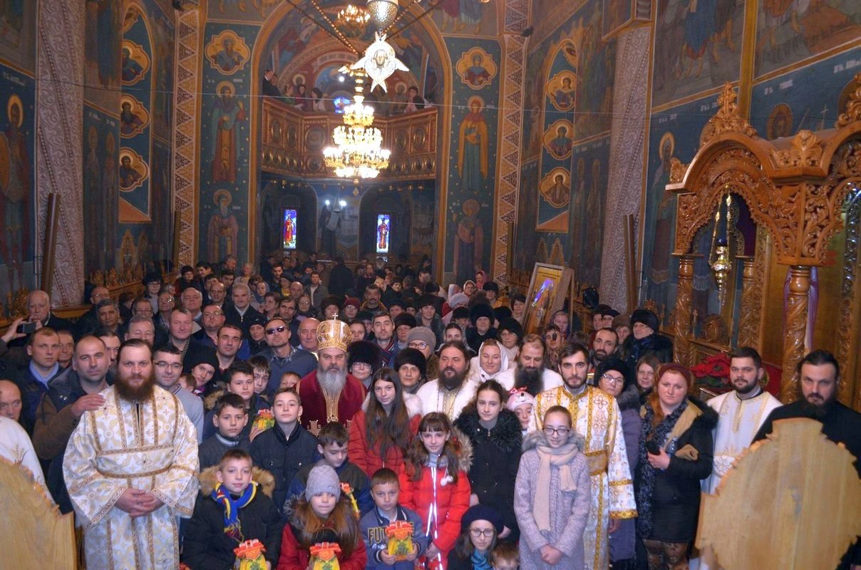 Slujbe arhiereşti în zilele de Crăciun, în Arhiepiscopia Romanului şi Bacăului şi în Episcopia Huşilor 3468