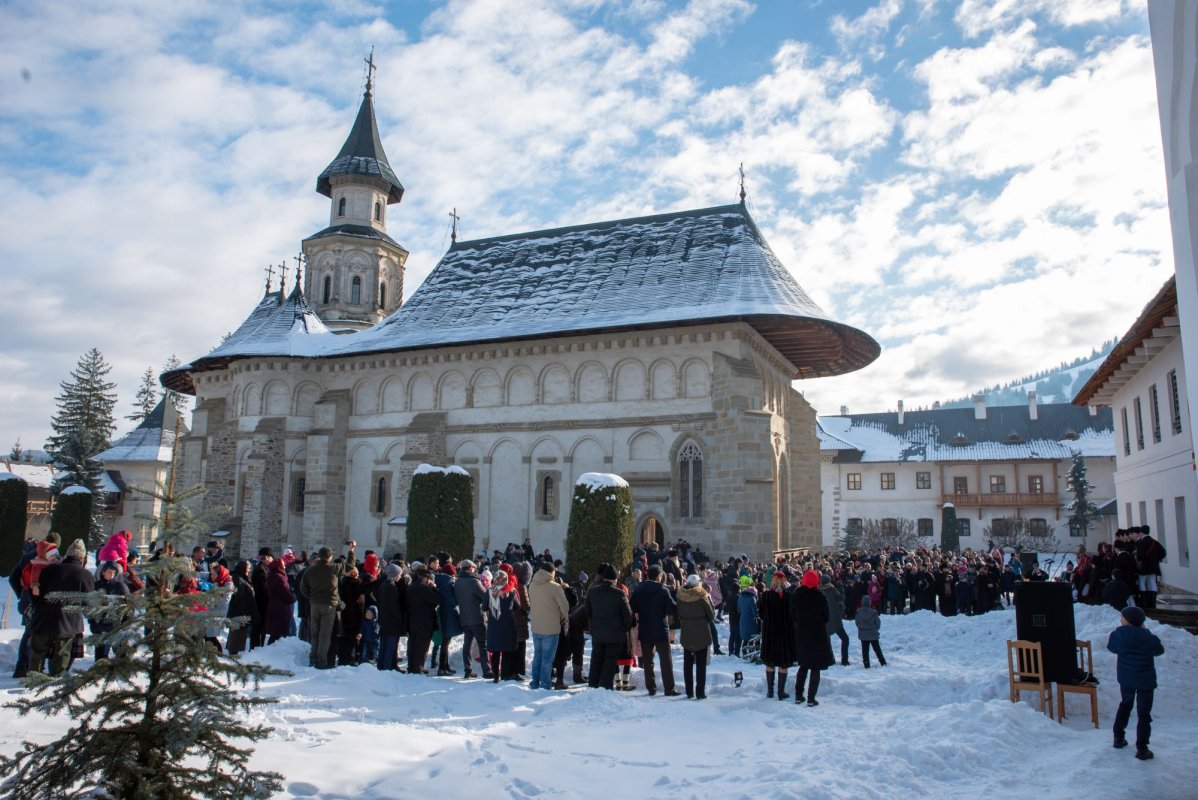 Slujiri arhiereşti în zilele de Crăciun, în Arhiepiscopia Sucevei şi Rădăuţilor 3463