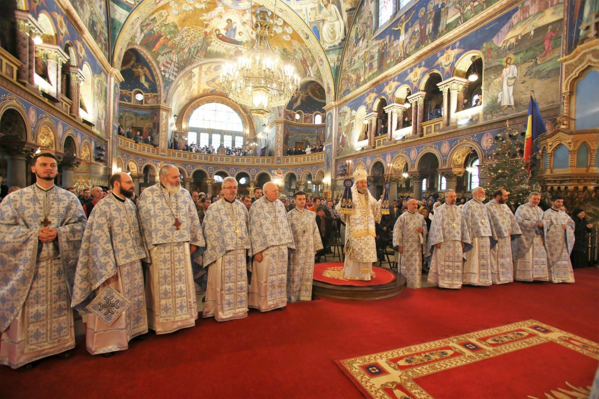 Slujiri arhierești la praznicul Nașterii Domnului 3435