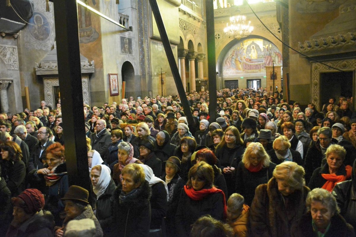 Slujiri arhierești la praznicul Nașterii Domnului 3438